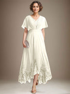 A-Linien-Kleid aus Chiffon mit asymmetrischem V-Ausschnitt und Spitze für die Mutter der Braut mit Falten