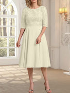 A-Linien-Kleid aus Chiffon mit Rundhalsausschnitt und knielangem Schnitt – das perfekte Kleid für die Mutter der Braut