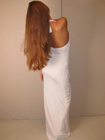 Vestido de vacaciones blanco con flores 3D y espalda descubierta