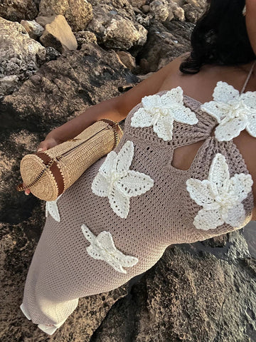 Vestido de vacaciones de punto con cuello halter y flores 3D azules