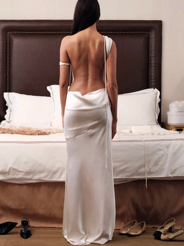 Vestido maxi de satén con espalda descubierta y vendaje para vacaciones