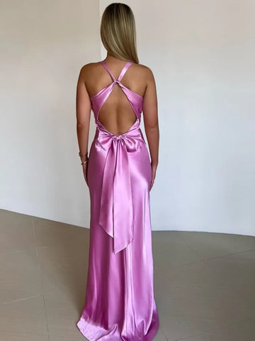 Vestido de vacaciones fruncido de satén con espalda descubierta
