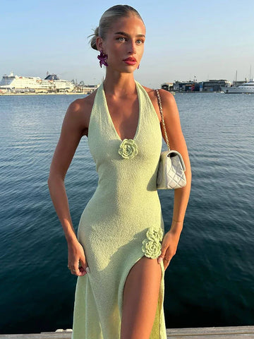 Vestido de vacaciones con cuello halter y flores 3D con abertura alta