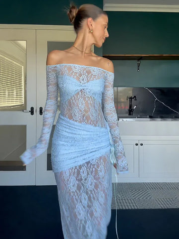 Vestido vacacional de encaje con hombros descubiertos