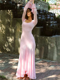 Vestido maxi rosa de vacaciones con cuello cuadrado