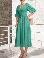 A-Linien-Kleid aus Chiffon mit V-Ausschnitt und Teelänge für die Mutter der Braut mit Falten