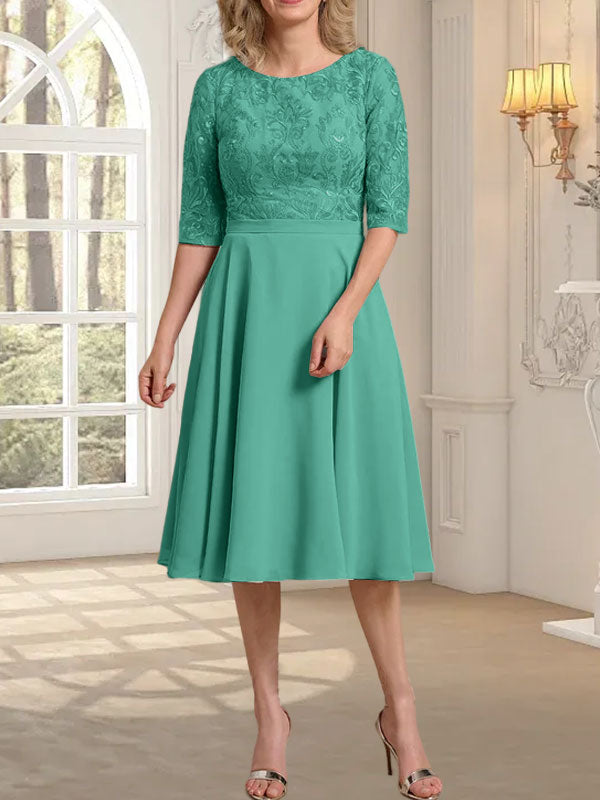 A-Linien-Kleid aus Chiffon mit Rundhalsausschnitt und knielangem Schnitt – das perfekte Kleid für die Mutter der Braut