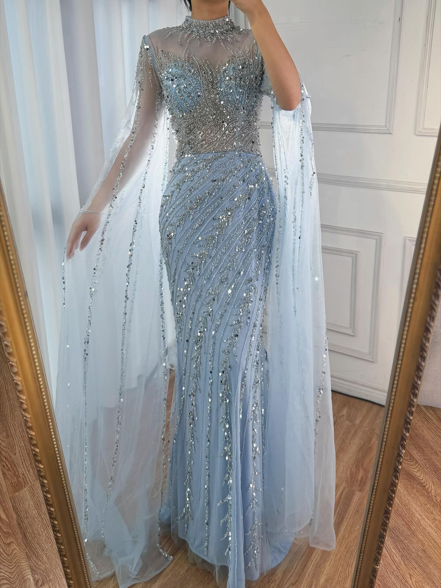 Luxuriöses, nudefarbenes Meerjungfrauen-Abendkleid mit Cape-Ärmeln LA71885A 