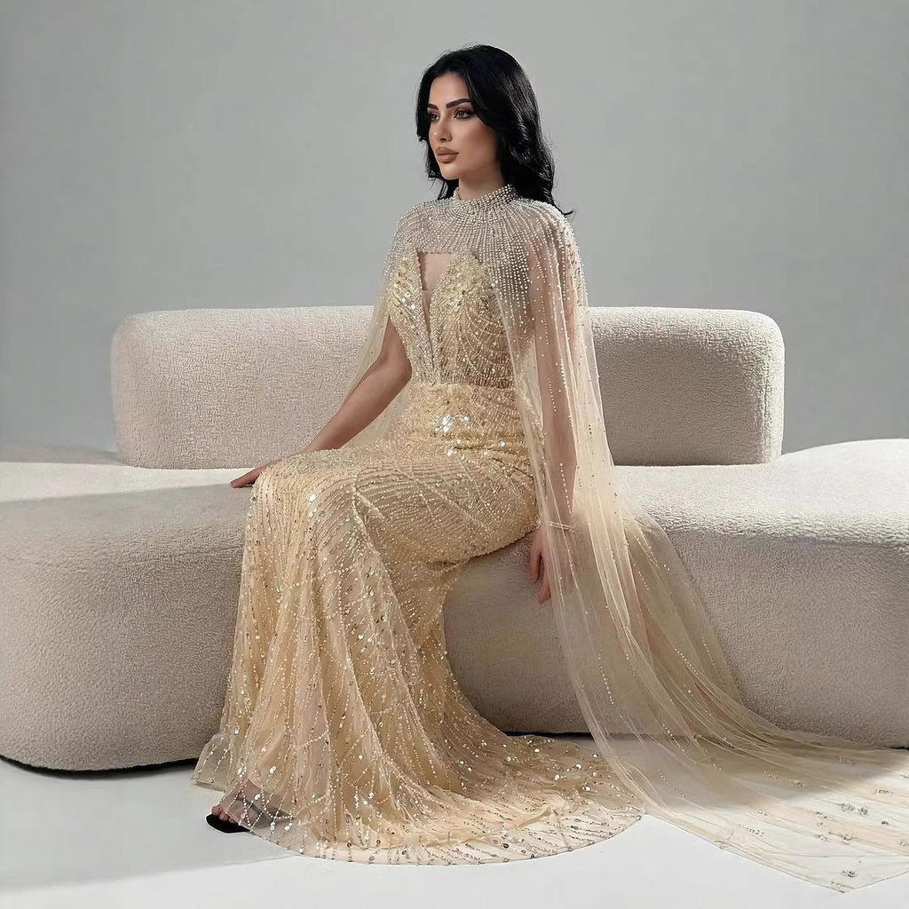 Luxuriöses Abendkleid in Nude, Perlenbesatz, mit Tüllschleppe, LA72189A