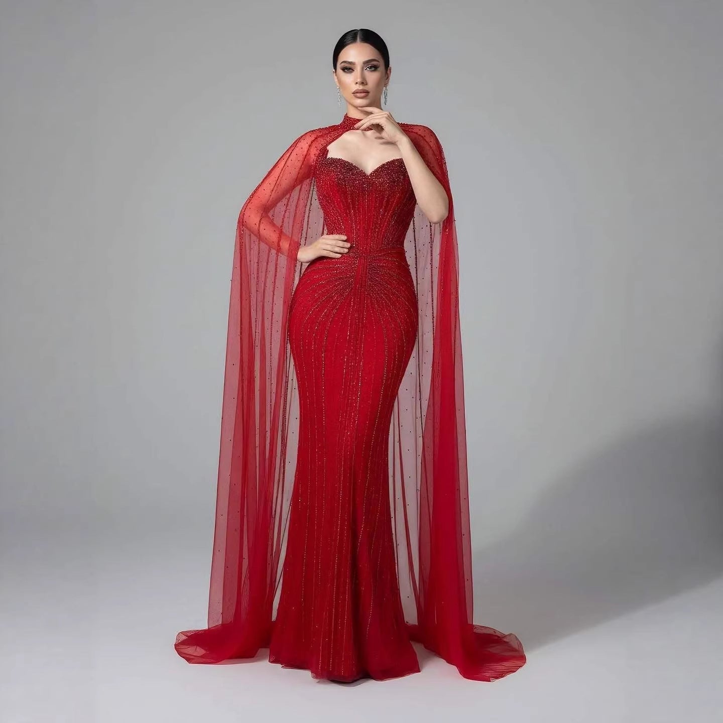 Luxuriöses, karamellfarbenes, perlenbesetztes Abendkleid mit Cape aus Dubai LA72811C