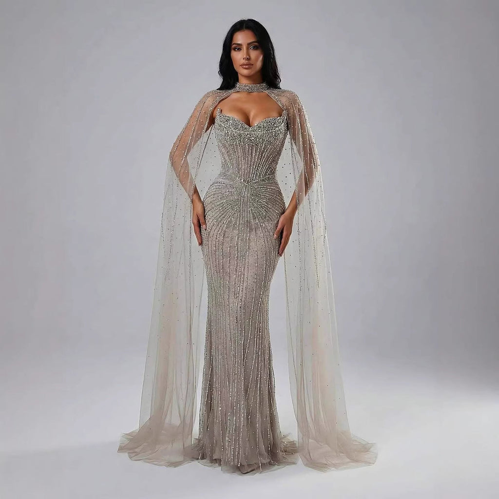 Luxuriöses, karamellfarbenes, perlenbesetztes Abendkleid mit Cape aus Dubai LA72811C