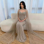 Luxuriöses, karamellfarbenes, perlenbesetztes Abendkleid mit Cape aus Dubai LA72811C