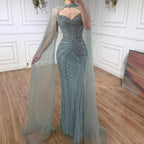 Luxuriöses, karamellfarbenes, perlenbesetztes Abendkleid mit Cape aus Dubai LA72811C