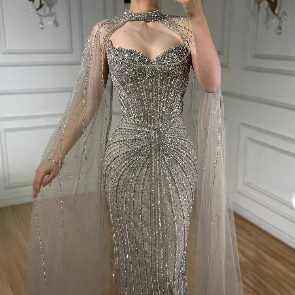 Luxuriöses, karamellfarbenes, perlenbesetztes Abendkleid mit Cape aus Dubai LA72811C