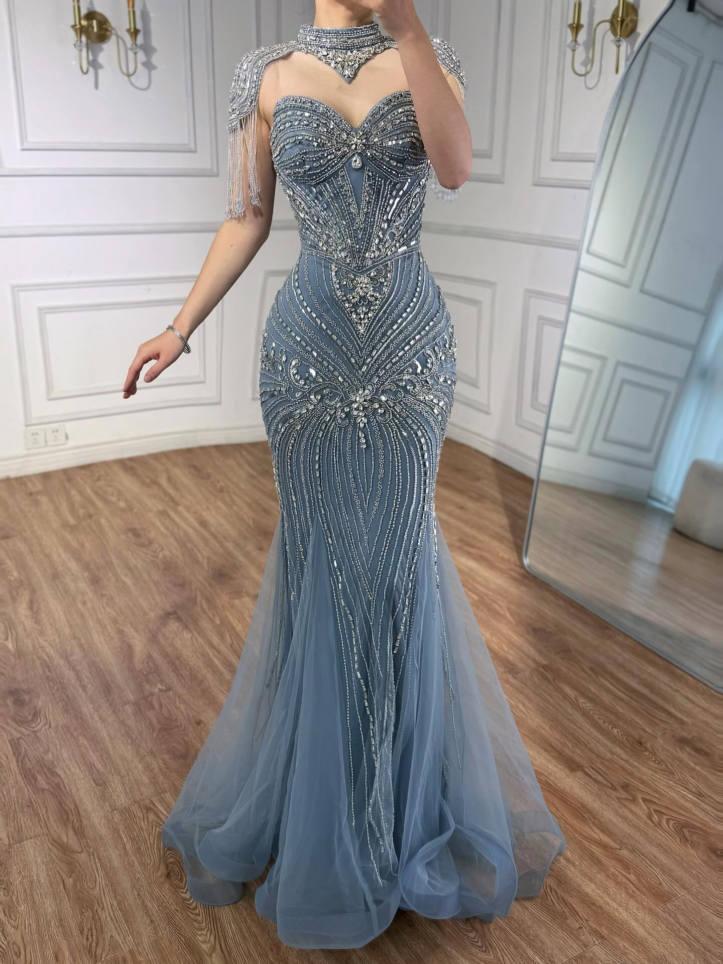 Luxuriöses, nudefarbenes, perlenbesetztes Meerjungfrauen-Abendkleid mit hohem Kragen, LA72897 