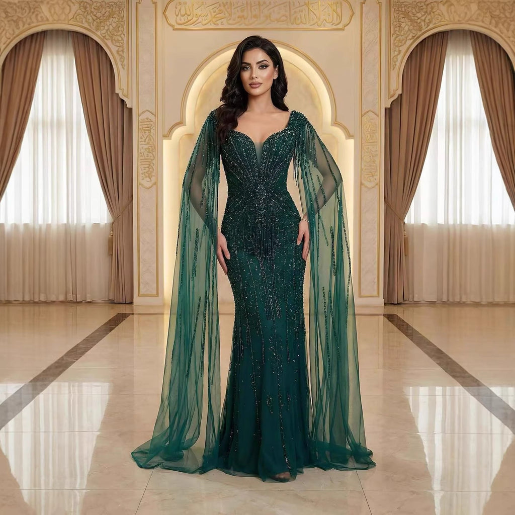 Luxuriöses, karamellfarbenes, perlenbesetztes Abendkleid mit Cape LA72992A