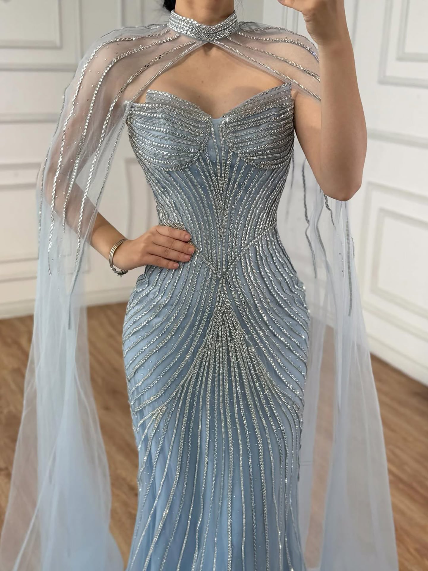 Luxuriöses, nudefarbenes Meerjungfrauen-Abendkleid mit Cape-Ärmeln LA73118