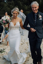 Vestidos de novia de encaje con escote sirena y tirantes finos sin espalda, vestido de novia