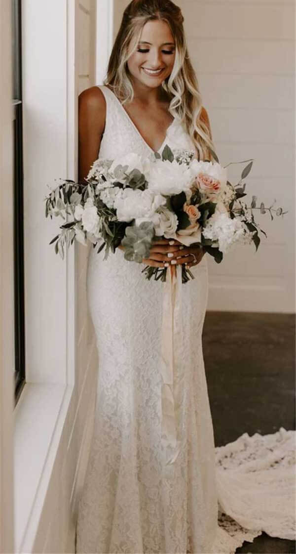 Vestidos de novia de encaje, escote en V, espalda descubierta y cola