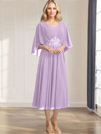 A-Linien-Kleid aus Chiffon mit V-Ausschnitt, Teelänge, plissierten Paillettenapplikationen und Perlenstickerei für die Mutter der Braut 
