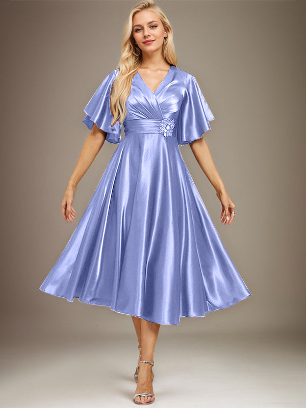 Vestido de madre de la novia de satén elástico con escote en V, largo hasta la rodilla, con cuentas y pliegues 