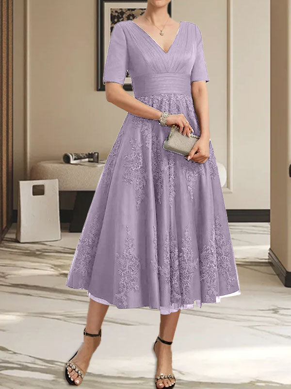 A-Linien-Kleid mit V-Ausschnitt, Teelänge, Tüllspitze und Falten für die Mutter der Braut
