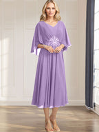 A-Linien-Kleid aus Chiffon mit V-Ausschnitt, Teelänge, plissierten Paillettenapplikationen und Perlenstickerei für die Mutter der Braut 