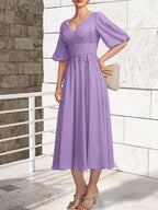 A-Linien-Kleid aus Chiffon mit V-Ausschnitt und Teelänge für die Mutter der Braut mit Falten