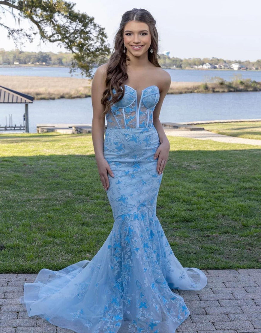 Wunderschönes, trägerloses, langes Ballkleid mit Applikationen