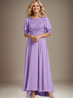 A-Linien-Kleid mit asymmetrischem Chiffon-Spitzenausschnitt und Perlenstickerei für die Mutter der Braut. 