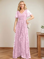 A-Linien-Kleid mit V-Ausschnitt, asymmetrischem Spitzenbesatz und Kaskadenrüschen für die Mutter der Braut 