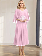 A-Linien-Kleid aus Chiffon mit V-Ausschnitt, Teelänge, plissierten Paillettenapplikationen und Perlenstickerei für die Mutter der Braut 