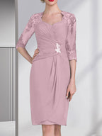 Etuikleid/Säulenkleid mit Herzausschnitt, knielang, aus Chiffon für die Mutter der Braut mit Perlenapplikationen, Spitze, Pailletten und Falten