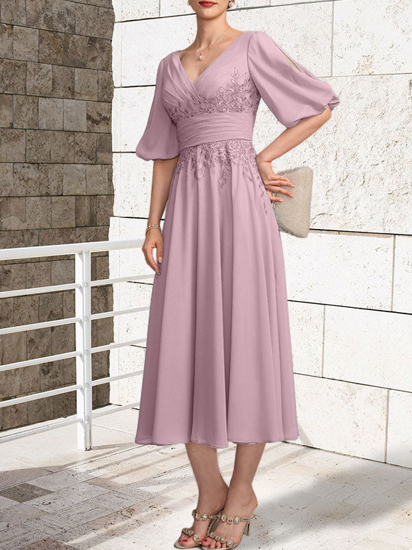 Vestido de gasa con encaje y escote en V hasta la rodilla para madre de la novia con pliegues
