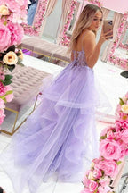 Langes Ballkleid aus Tüll in A-Linie mit V-Ausschnitt und Spitzenapplikationen, Abendkleid