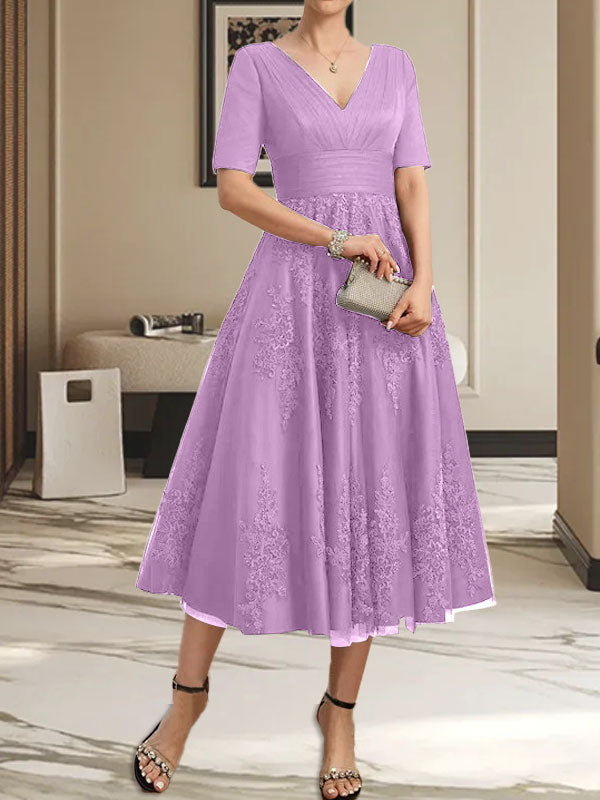 A-Linien-Kleid mit V-Ausschnitt, Teelänge, Tüllspitze und Falten für die Mutter der Braut