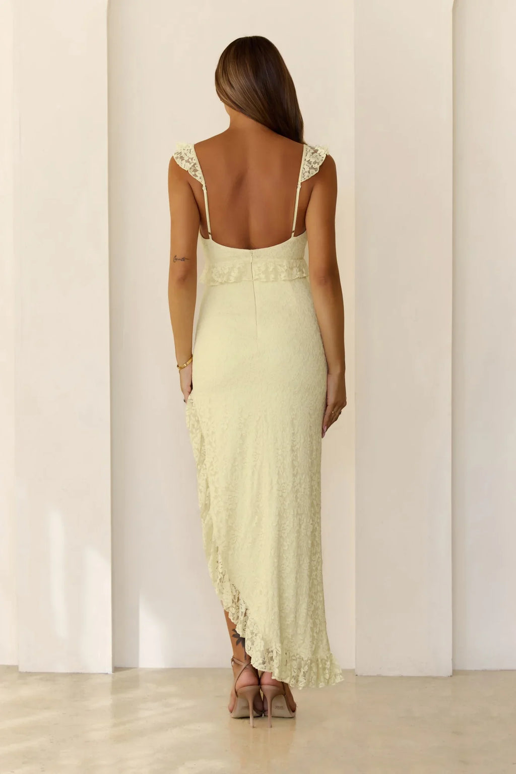 Vestidos de fiesta de lujo color limón con tirantes finos de encaje y dobladillo asimétrico