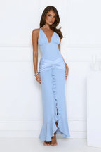 Luxuriöse himmelblaue Ballkleider aus Satin mit Neckholder, tiefem V-Ausschnitt und Rüschendetails