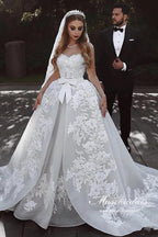Luxuriöses Tüll-Ballkleid mit Herzausschnitt und Spitzenapplikationen