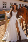 Luxuriöse Abschlussballkleider tiefer V-Ausschnitt mit Chiffon A-Linien-Silhouette und Blumenstickerei