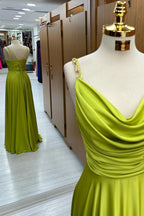 Olivgrünes langes A-Linien-Abendkleid mit Wasserfallkragen und Kettenriemen