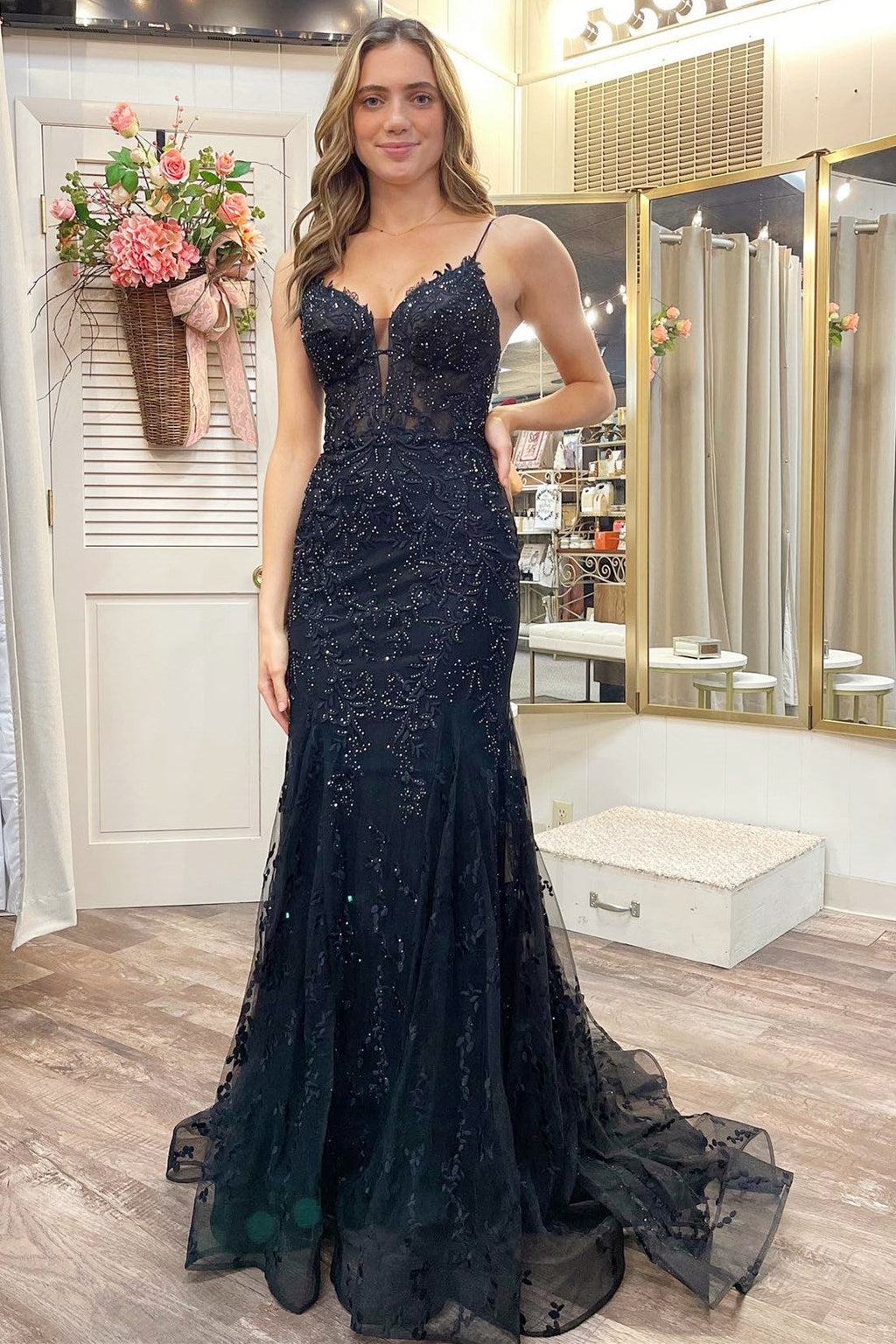 Applikationen, tiefer V-Ausschnitt, Schnürung, Trompeten-Abendkleid