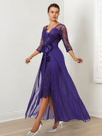Etui-/Säulenkleid aus Spitze mit V-Ausschnitt und Watteau-Schleppe für die Mutter der Braut. 