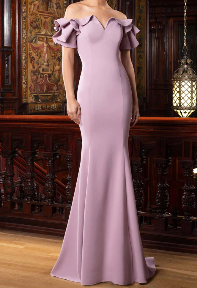 Vestidos de madre de la novia con hombros descubiertos y corte trompeta/sirena 