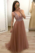 Vestido de noche de tul con pedrería y corsé