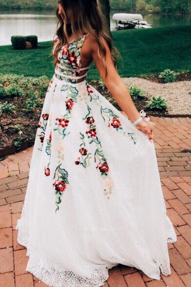 Vestidos de fiesta de encaje de marfil con escote en V y línea A con bordados estampados Vestidos de noche