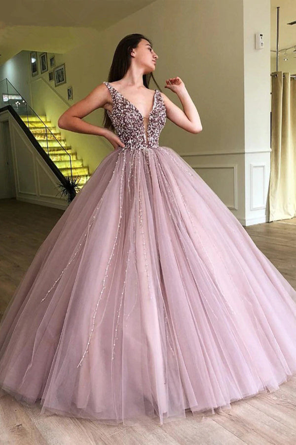 Vestido de fiesta malva con escote en V profundo ilusión, cuentas y tul