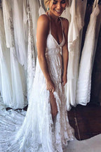 Bezaubernde elfenbeinfarbene, bodenlange Brautkleider mit V-Ausschnitt aus Spitze online erhältlich