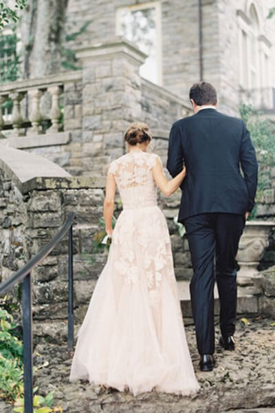 Gorgeous Tulle V-neck Sleeveless Floor-Length Lace Wedding Dresss with Appliques,