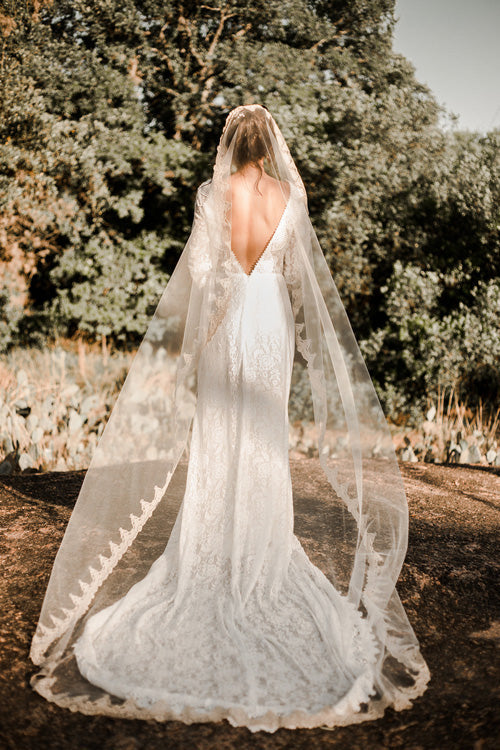 Illusion Neckline Ivory Lave Wedding Dress Long Sleeves Sheath Bridal Dress
